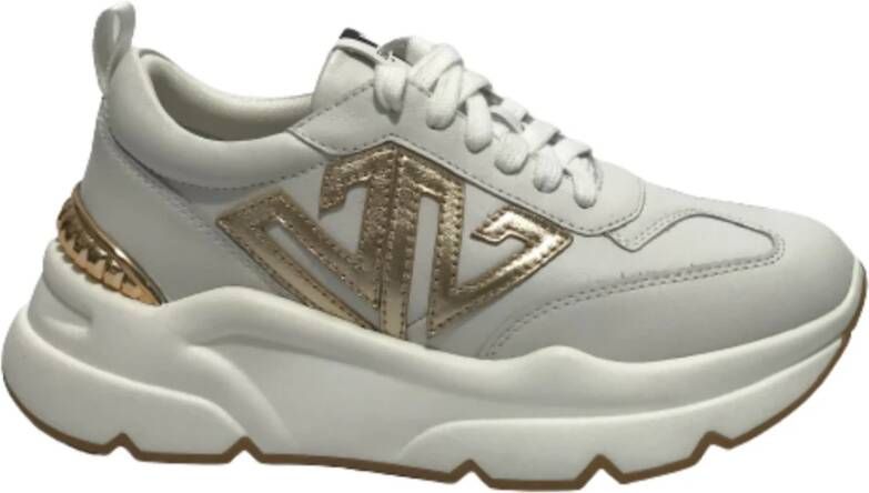 Emanuelle Vee Witte leren sneaker met gouden details White Dames