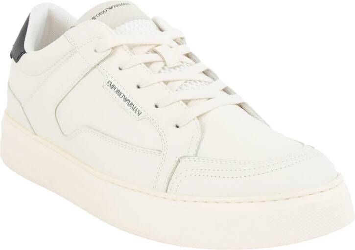 Emporio Armani Basic Sneakers Hoogwaardig leer stijlvol en comfortabel Beige Heren