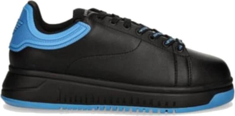 Emporio Armani Zwarte leren sneaker met hemelsblauwe retrostijl Black Heren