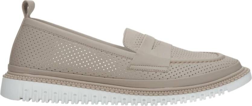 Estro Beige Geperforeerde Loafers met Elastische Zool Beige Dames