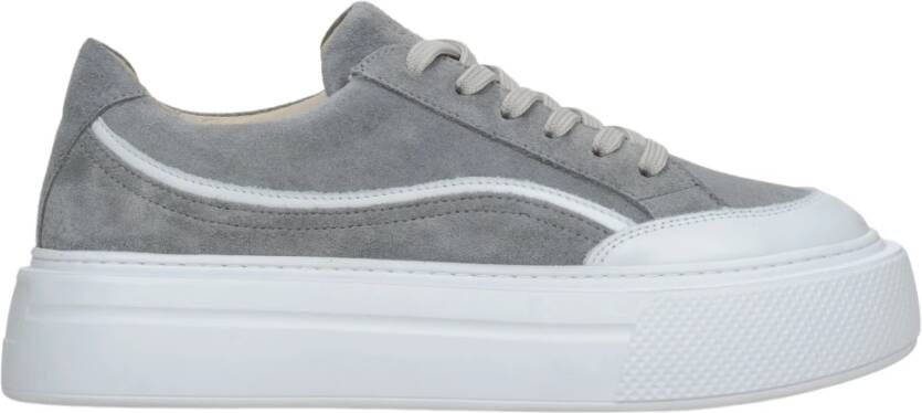 Estro Dames Grijze Lage Sneakers gemaakt van Echt Italiaans Velours Er00115643 Gray Dames