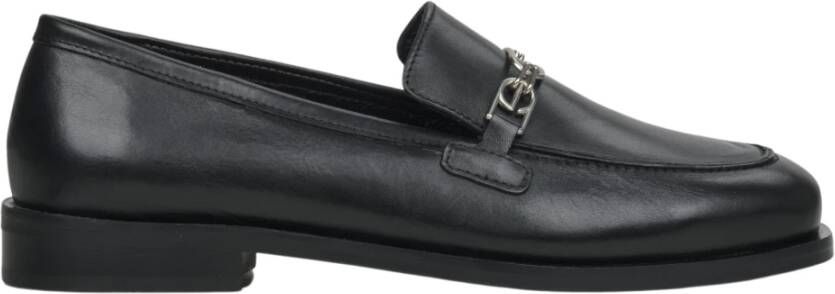 Estro Dames Zwarte Leren Penny Loafers met een Zilveren Ketting Er00114527 Black Dames