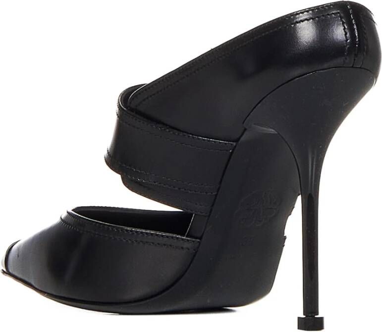 alexander mcqueen Zwarte pumps met punk teenkap Zwart Dames