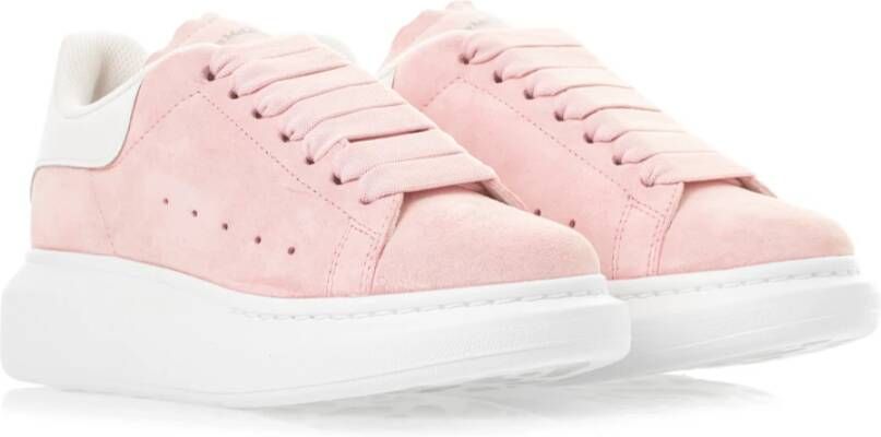 alexander mcqueen Luxe Suede Oversized Sneakers voor Vrouwen Pink Dames