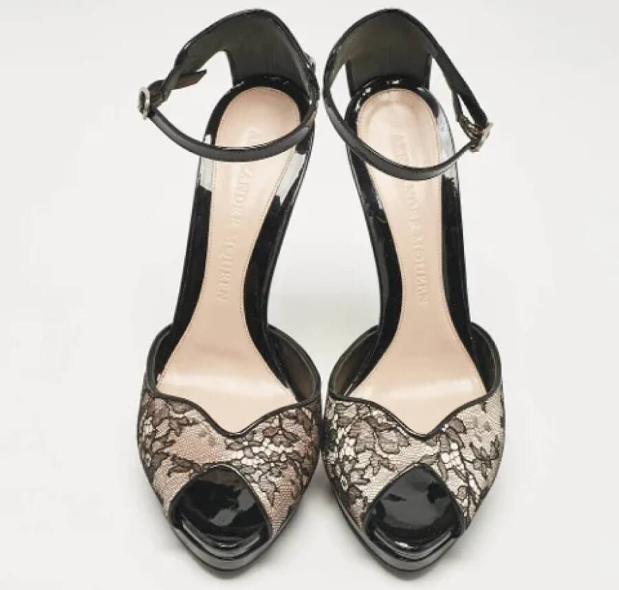 Alexander McQueen Pre-owned Lace heels Beige Dames