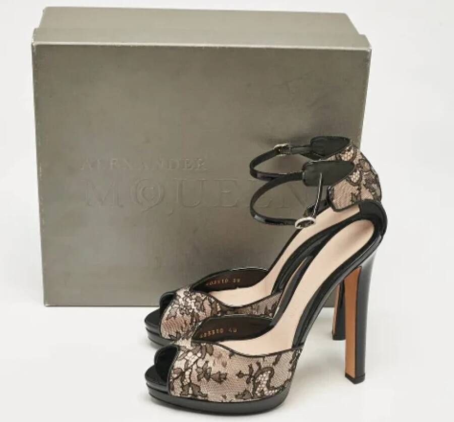 Alexander McQueen Pre-owned Lace heels Beige Dames