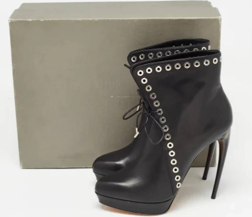 Alexander McQueen Pre-owned Leather boots Black Dames