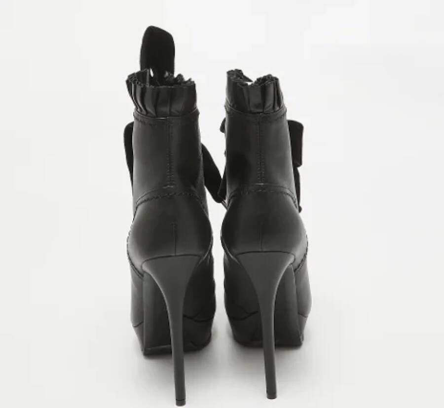 Alexander McQueen Pre-owned Leather boots Black Dames