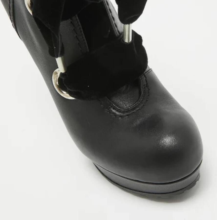 Alexander McQueen Pre-owned Leather boots Black Dames