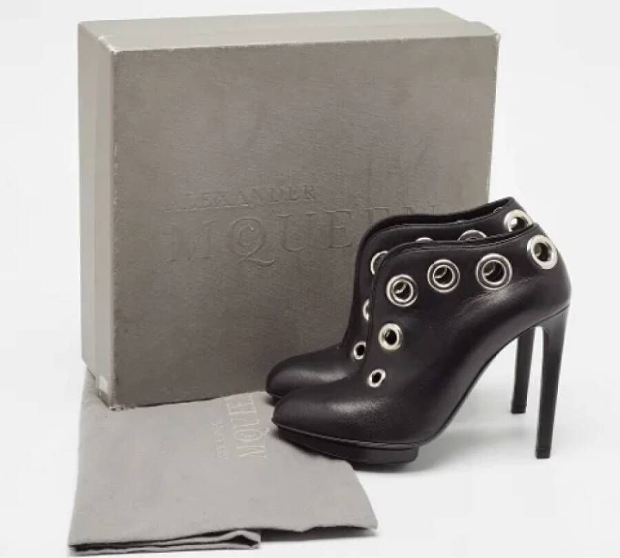 Alexander McQueen Pre-owned Leather boots Black Dames