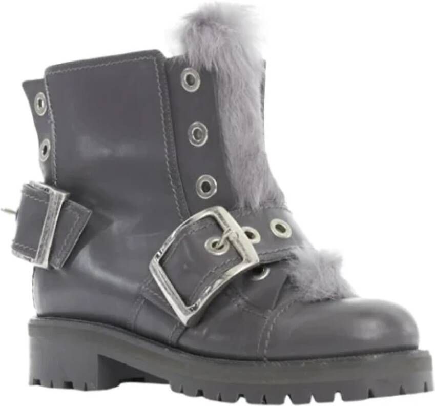 Alexander McQueen Pre-owned Leather boots Gray Dames