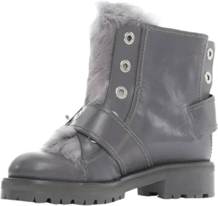 Alexander McQueen Pre-owned Leather boots Gray Dames