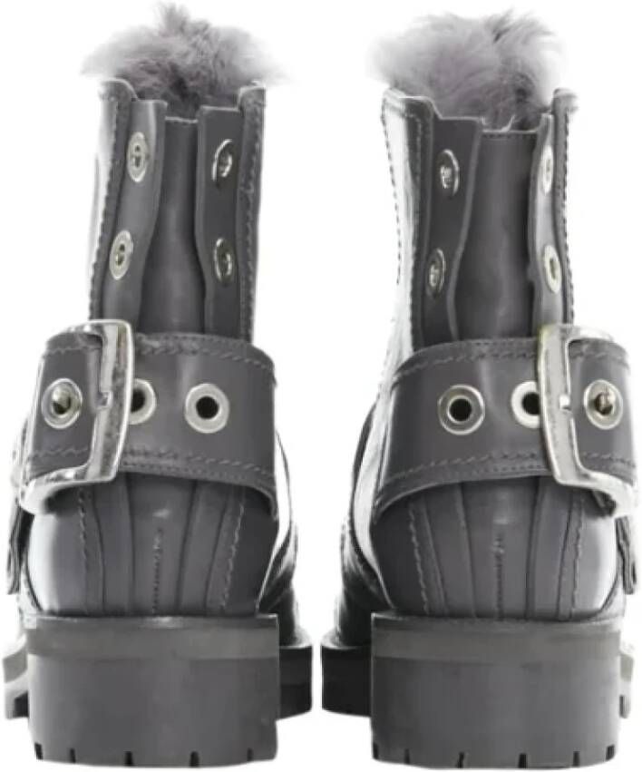 Alexander McQueen Pre-owned Leather boots Gray Dames