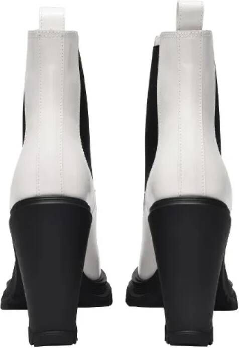 Alexander McQueen Pre-owned Leather boots White Dames