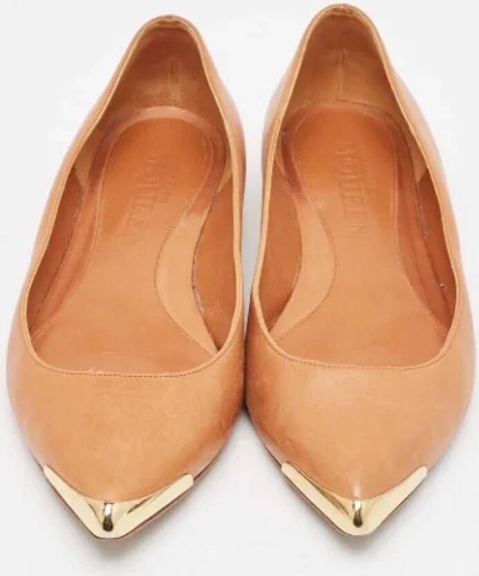 Alexander McQueen Pre-owned Leather flats Beige Dames