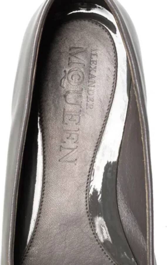 Alexander McQueen Pre-owned Leather flats Gray Dames