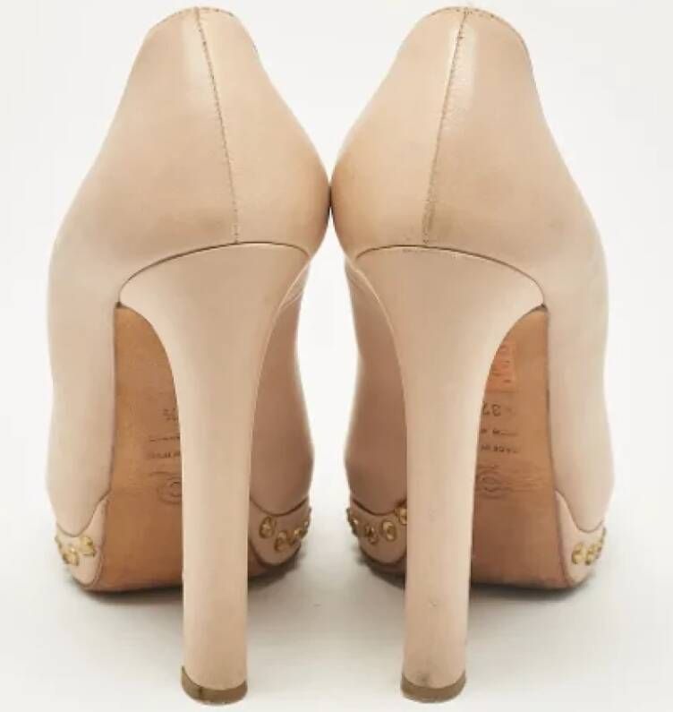 Alexander McQueen Pre-owned Leather heels Beige Dames