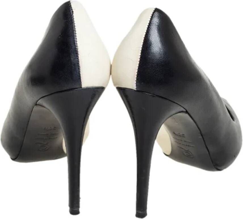 Alexander McQueen Pre-owned Leather heels Black Dames