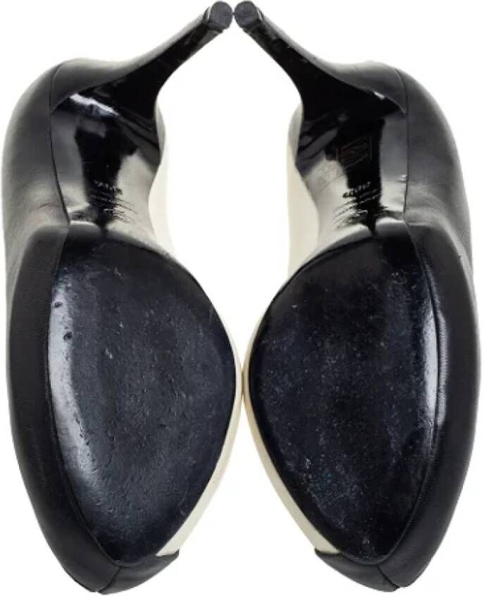 Alexander McQueen Pre-owned Leather heels Black Dames