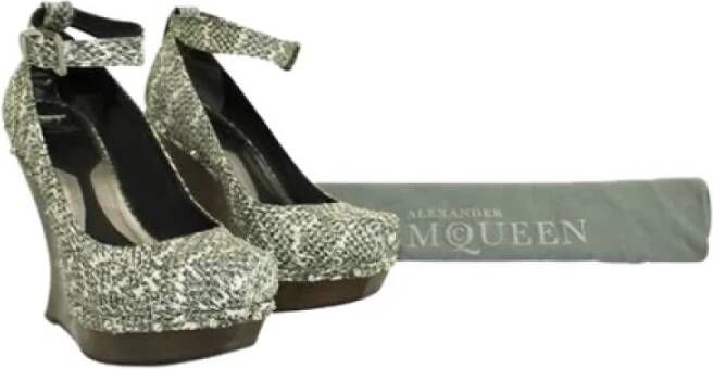 Alexander McQueen Pre-owned Leather heels Gray Dames