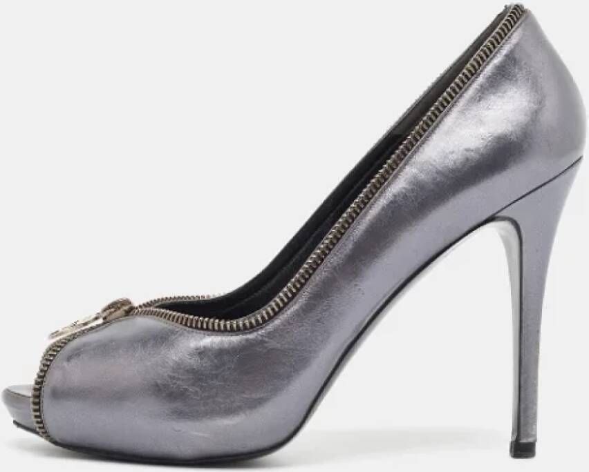 Alexander McQueen Pre-owned Leather heels Gray Dames