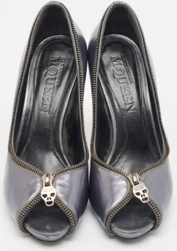 Alexander McQueen Pre-owned Leather heels Gray Dames