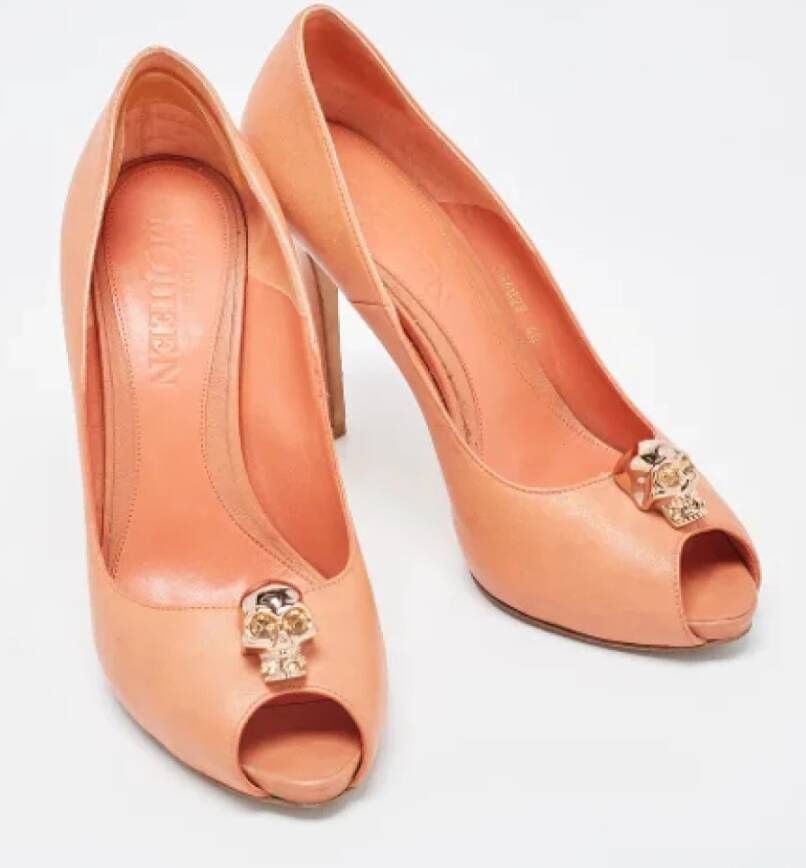 Alexander McQueen Pre-owned Leather heels Orange Dames