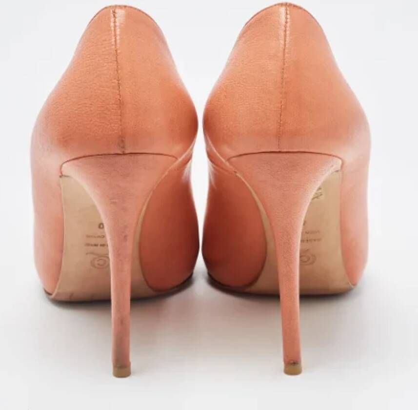 Alexander McQueen Pre-owned Leather heels Orange Dames