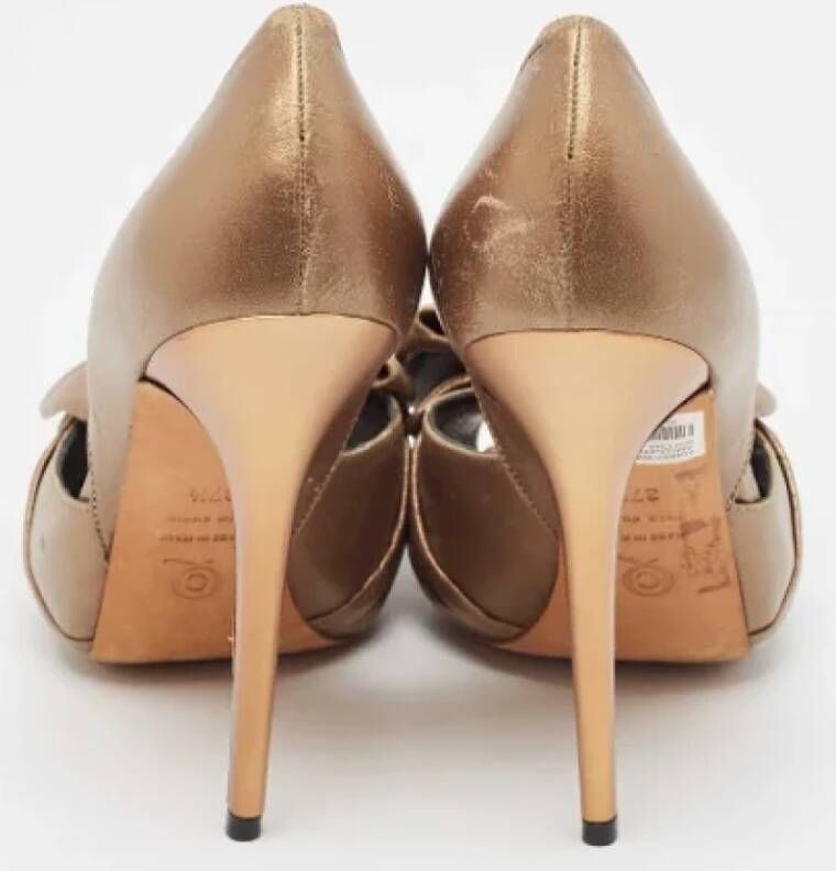 Alexander McQueen Pre-owned Leather heels Yellow Dames