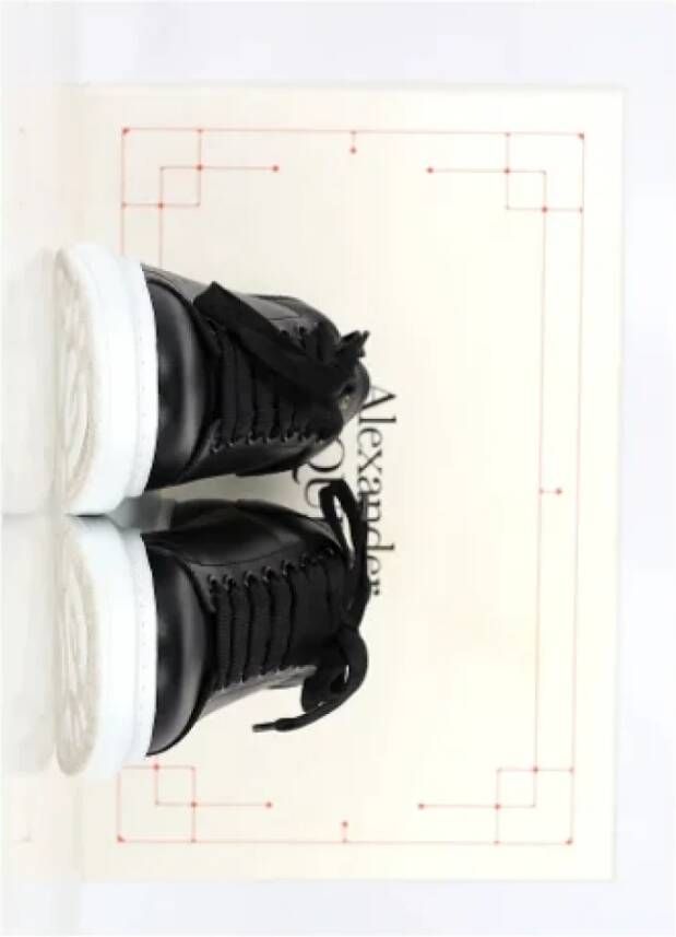 Alexander McQueen Pre-owned Leather sneakers Black Heren