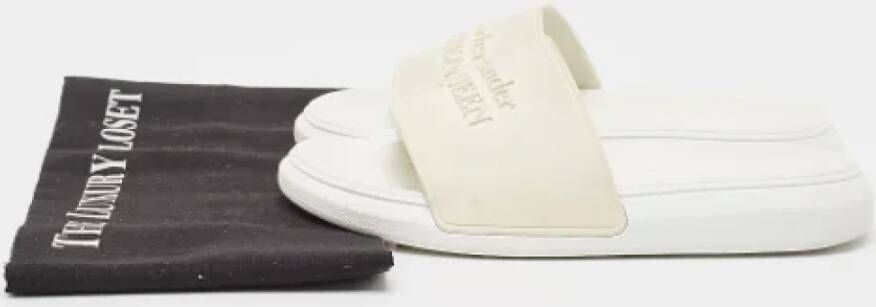 Alexander McQueen Pre-owned Rubber flats Beige Dames