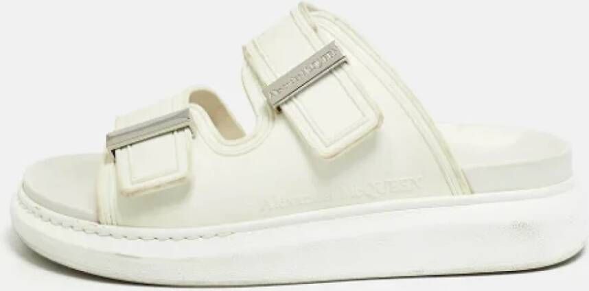 Alexander McQueen Pre-owned Rubber flats White Dames