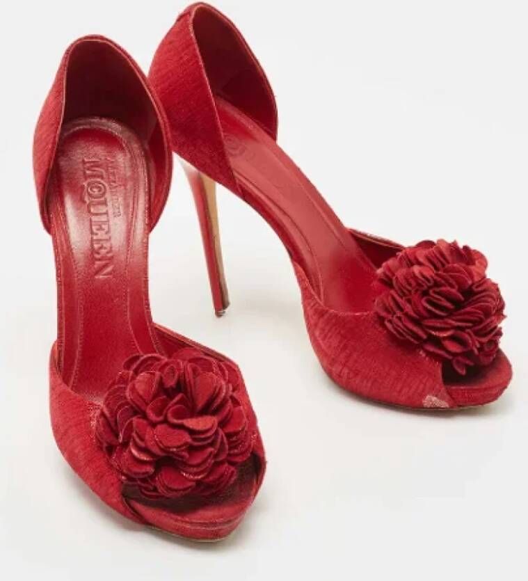 Alexander McQueen Pre-owned Suede heels Red Dames