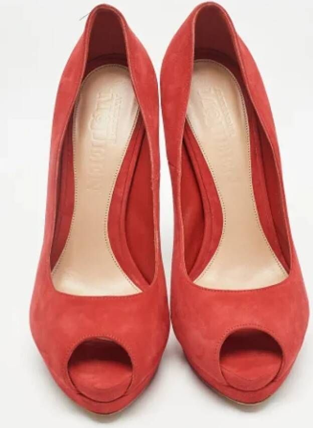 Alexander McQueen Pre-owned Suede heels Red Dames