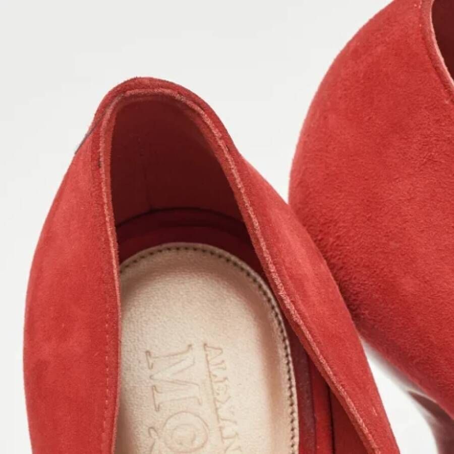 Alexander McQueen Pre-owned Suede heels Red Dames