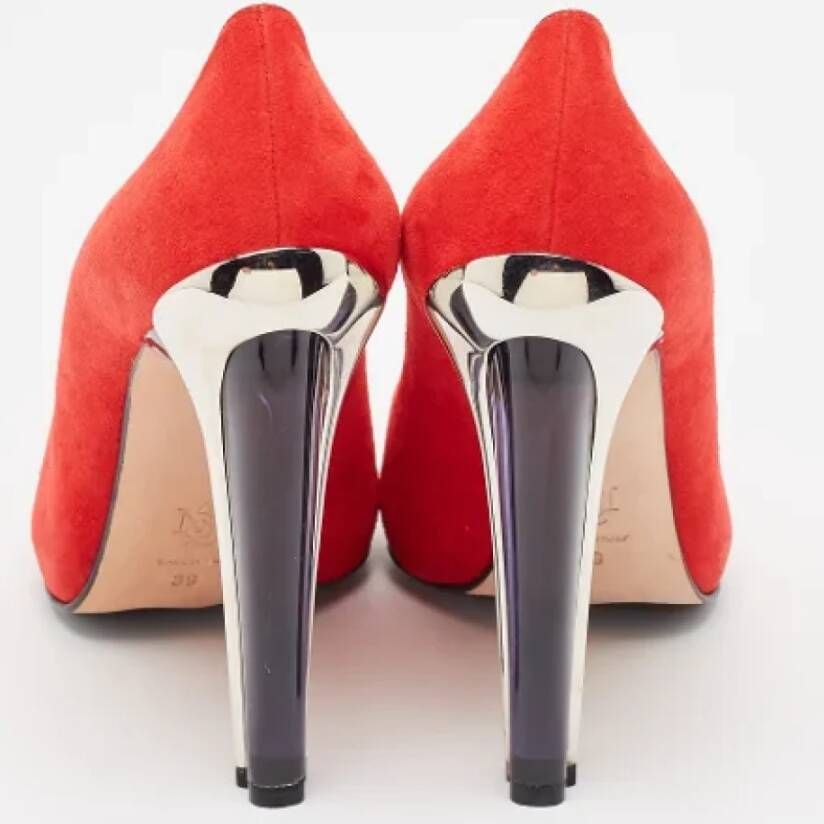 Alexander McQueen Pre-owned Suede heels Red Dames