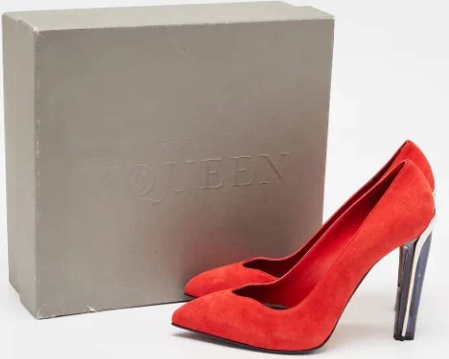 Alexander McQueen Pre-owned Suede heels Red Dames