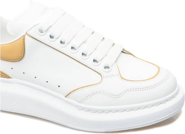 alexander mcqueen Witte Kameel Oversized Sneakers Logo Rubberen zool White Dames