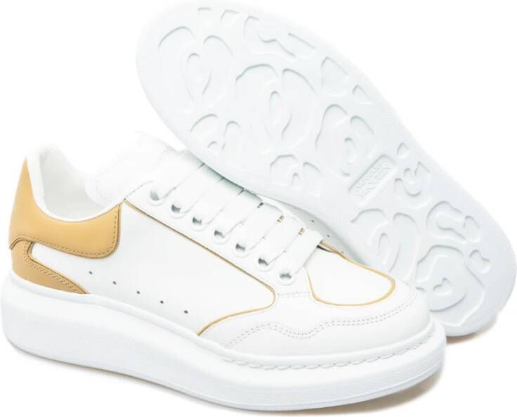 alexander mcqueen Witte Kameel Oversized Sneakers Logo Rubberen zool White Dames