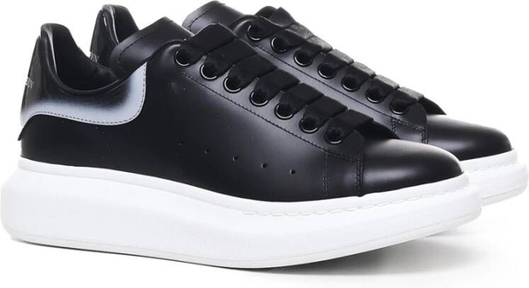 alexander mcqueen Zwarte Leren Sneakers met Oversized Zool Black Heren