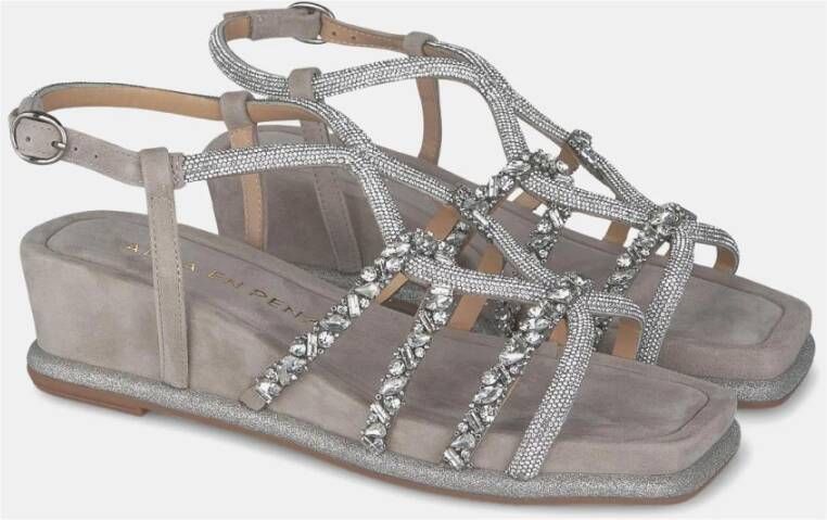 Alma en Pena Gevlochten sandaal met strass versiering Gray Dames