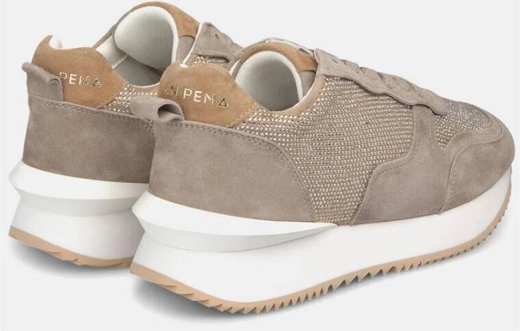 Alma en Pena Glanzende leren sneaker met platformzool Beige Dames