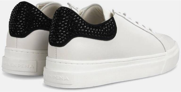 Alma en Pena Leren sneaker met strass detail White Dames