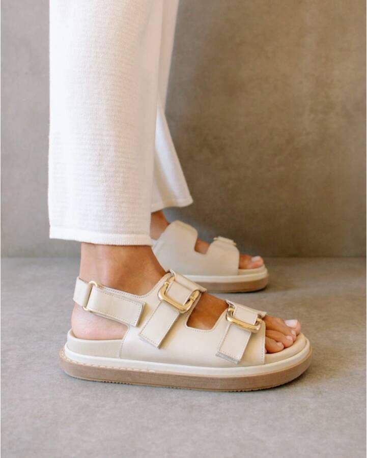 ALOHAS Platte sandalen Beige Dames