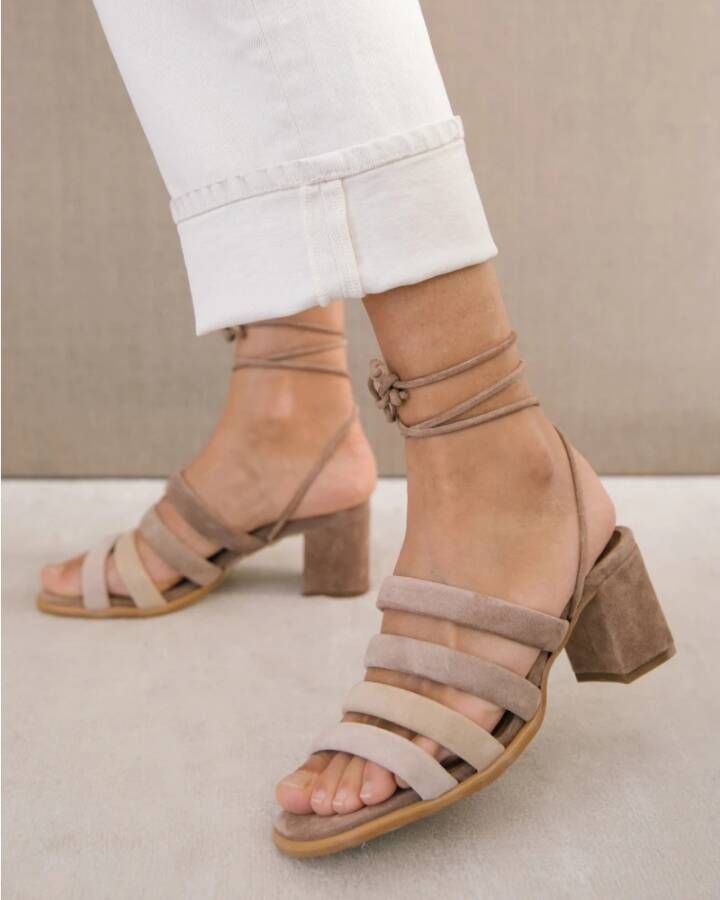 ALOHAS Sandalen met hoge hakken Beige Dames