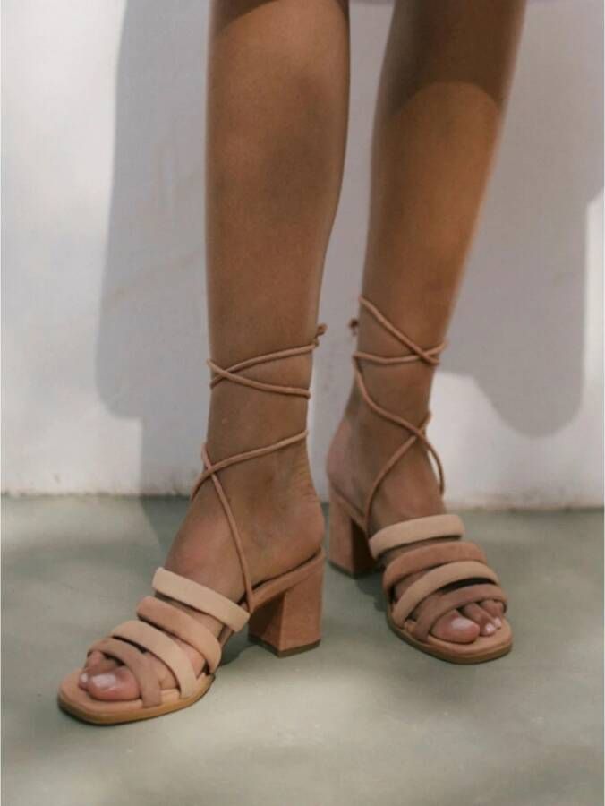 ALOHAS Sandalen met hoge hakken Beige Dames