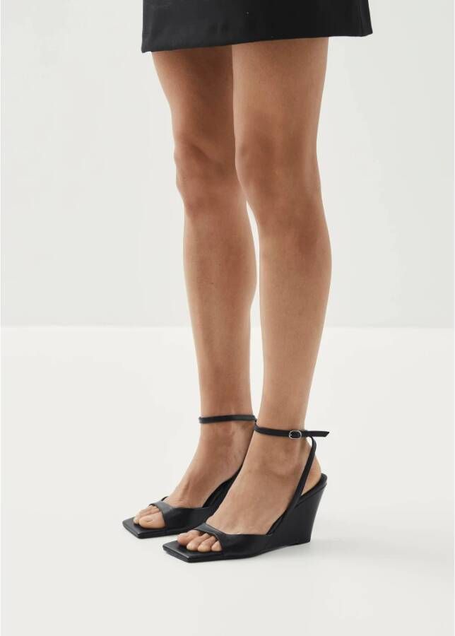 ALOHAS Zwarte leren sandalen Black Dames