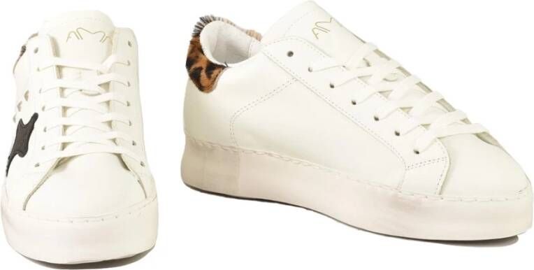 Ama Brand Leren Sneakers met Rubberen Zool White Dames