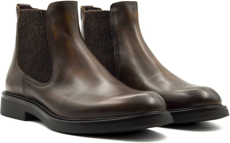 Ambitious Klassieke Leren Chelsea Boot met Moderne Details Brown Heren