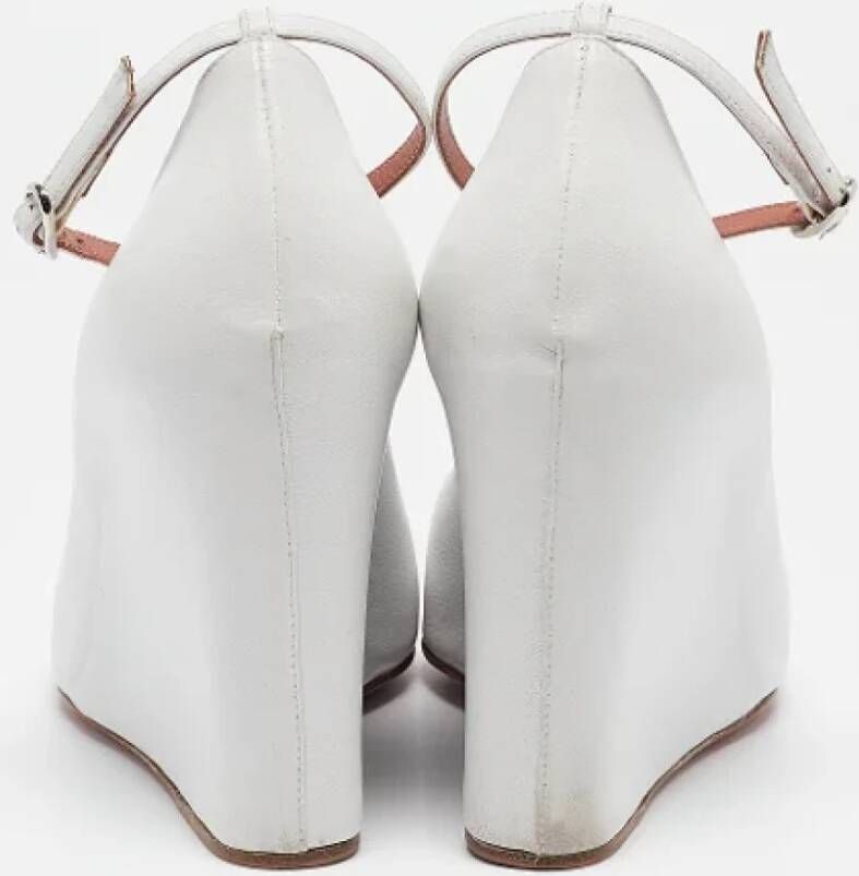 Amina Muaddi Pre-owned Leather heels White Dames